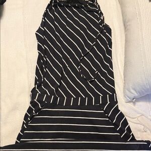 Mountain Hardwear Black and White Apparel